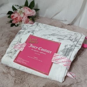 🆕️ Marble Throw Blanket 💗 Juicy Couture Home